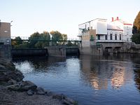 Na okraji města Bakov nad Jizerou nás čeká Malá Bělá (49,2 km). Dnešní poslední nesjízdný jez přenášíme po břehu.
