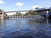 Kousek za lávkou nás vítá další z mladoboleslavských jezů se jmenuje Vaňkův.