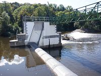 Je jedna hodina po poledni a sjízdnost jezu Čejetičky na kilometru 36,3 už řešit nemusíme.