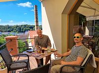 Viděli jsme, užili jsme si. Úvodní vyhodnocení plavby se koná v příjemné kavárničce Srdce v mouce v Mladé Boleslavi.