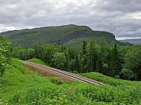 Nordlandsbanen jako jediná v zemi prochází přes polární kruh. Lonely Planet ji také označil za jednu z nejkrásnějších cest vlakem na světě.