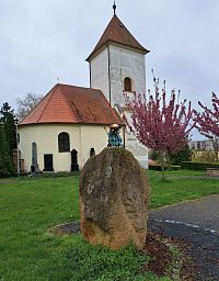 Pomník u kaple sv. Josefa