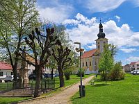 Milotice a kostel Všech svatých