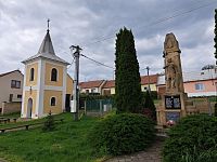 Bukovany a pomník obětem 1. a 2. světové války