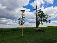 Ostrovánky a Kameníky s křížem