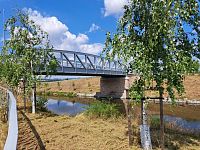 Lužec nad Vltavou a silniční most přes plavební kanál