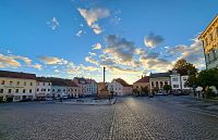 Náměstí Míru a Morový sloup