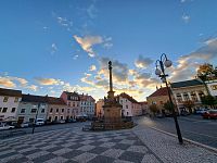 Náměstí Míru a Morový sloup