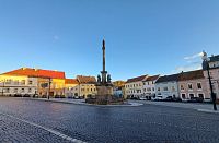 Náměstí Míru a Morový sloup