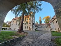 Jeden z objektů zámku