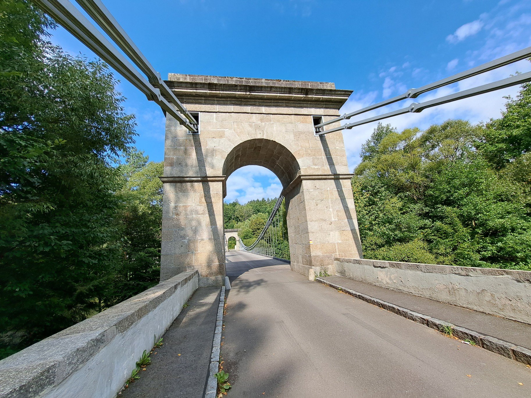 Stádlecký řetězový most přes řeku Lužnici