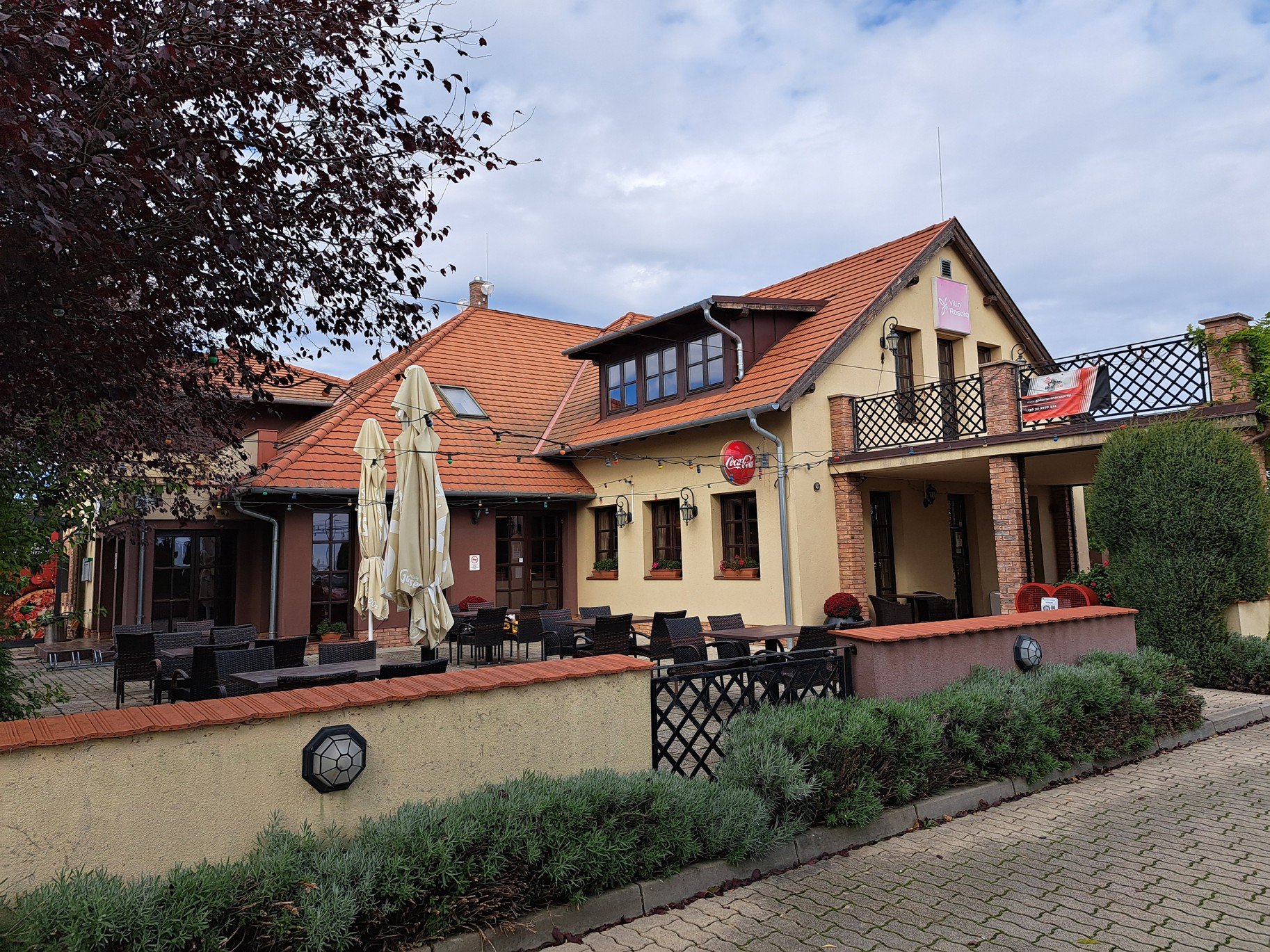 Obrázky z Maďarska a kavárna Villa Rosato ve městě Bük