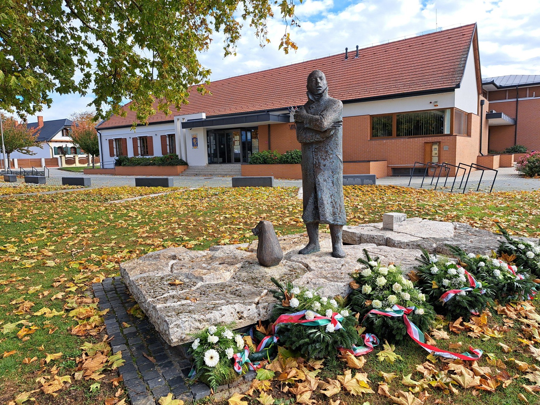 Obrázky z Maďarska a plastika Rovina času ve městě Bük