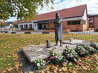 Obrázky z Maďarska a plastika Rovina času ve městě Bük