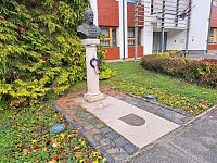 Pomník věnovaný člověku jménem Felsőbüki Nagy Pál