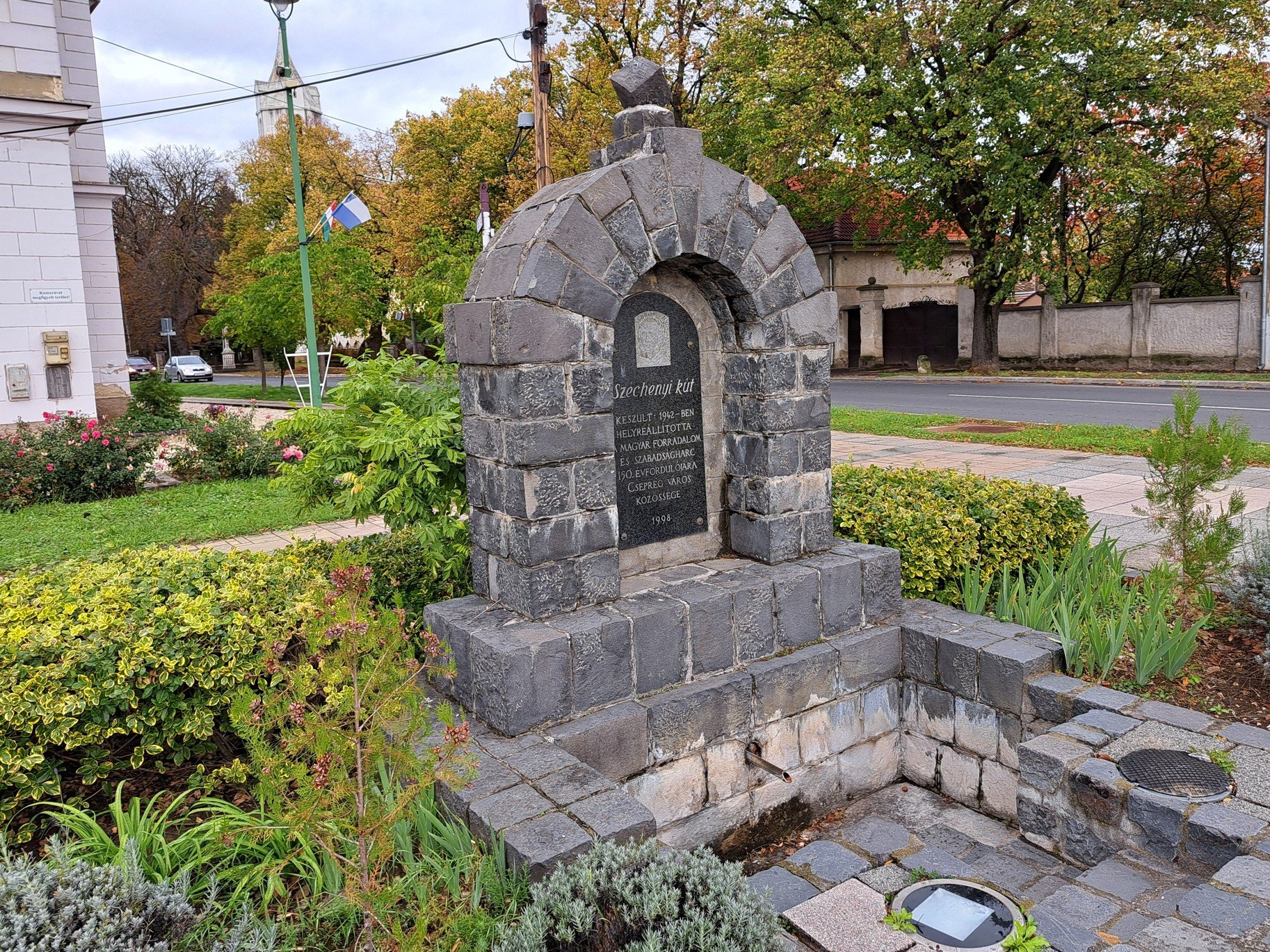 Obrázky z Maďarska a Széchenyiho studna ve městě Csepreg