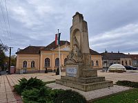 Obrázky z Maďarska a budova bývalé školy ve městě Csepreg