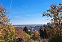 Pohled od kostela na kopci Kalvárie