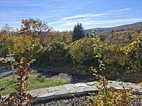 Pohled od kostela na kopci Kalvárie