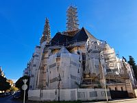 Obrázky z Maďarska a sousoší svatého Floriána nad kostelem ve městě Kőszeg