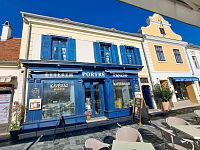 Obrázky z Maďarska a kavárna Etterem Portré Panzio Kávéház ve městě Kőszeg