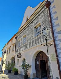 Dům Sgrafito, jeden z nejkrásnějších a nejznámějších ve městě Kőszeg.