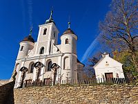 Hora Kalvárie s kostelem.