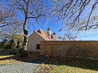 Hora Kalvárie s kostelem.