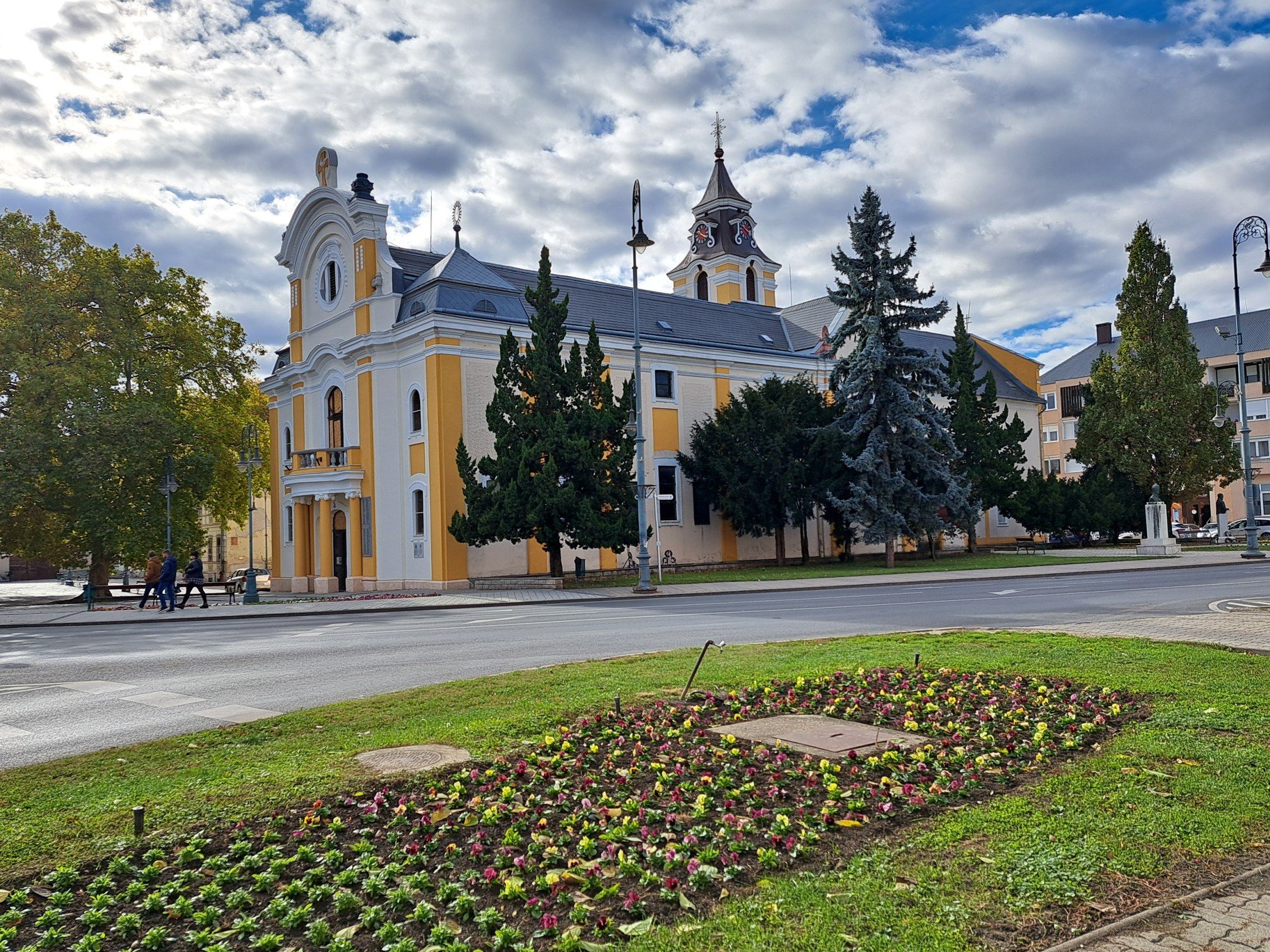 Obrázky z Maďarska a pomník Lajos Batthyány ve městě Sárvár
