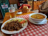 Těšíme se, i když je nám jasné, že během našeho pobytu stačíme ochutnat jenom špičku ledovce prvotřídní maďarské kuchyně.