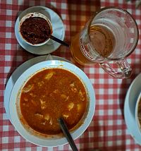 Každé jídlo si může člověk dochutit pomocí pálivých ingrediencí.