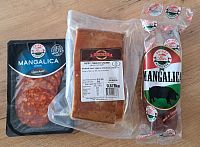 Mangalica, úžasná a zdravá dobrota, maďarský klenot z Velké uherské nížiny. Špek, klobásy, škvarky či salám.