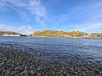 Oproti tomu Dunaj má vodu barvy zelenomodré, kterou obarvilo Alpské pohoří.