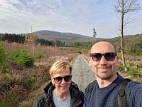 Lidé mají sice rádi podzim, ale těší se většinou už na jaro, až rozkvetou sněženky a fialky. Já vím o jedné květince, co kvete po celý rok.