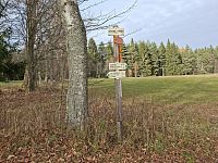 Obrázky ze Šumavy a turistický rozcestník Nová Pec – U křížku