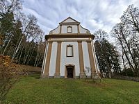 Obrázky ze Šumavy a kostel Panny Marie Bolestné v městě Horní Planá