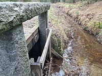 Křížení Novopeckého potoka a Schwarzenberského plavebního kanálu.