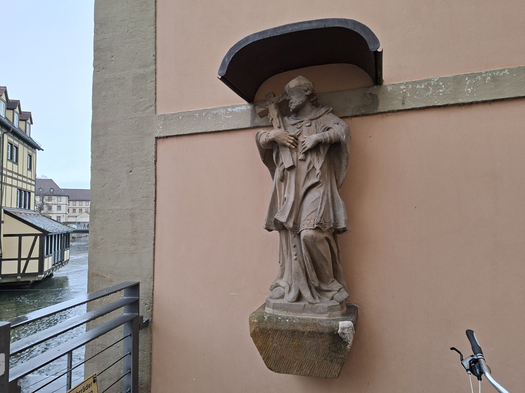 Obrázky z města Bamberg a Jan Nepomucký na domě