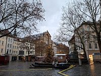 Náměstí Grüner Markt a farní kostel sv. Martina s kořeny sahajícími až do 13. století.