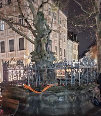 Gabelmann-Brunnen, barokní okrasná fontána v historickém centru, zobrazuje římského boha Neptuna.