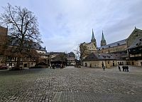 Na náměstí Domplatz si prohlížíme ještě jeden zajímavý architektonický skvost.
