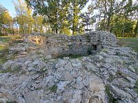 Návrší Hrádek a zřícenina středověké bašty