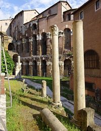 Všechny cesty vedou do Říma a Teatro di Marcello
