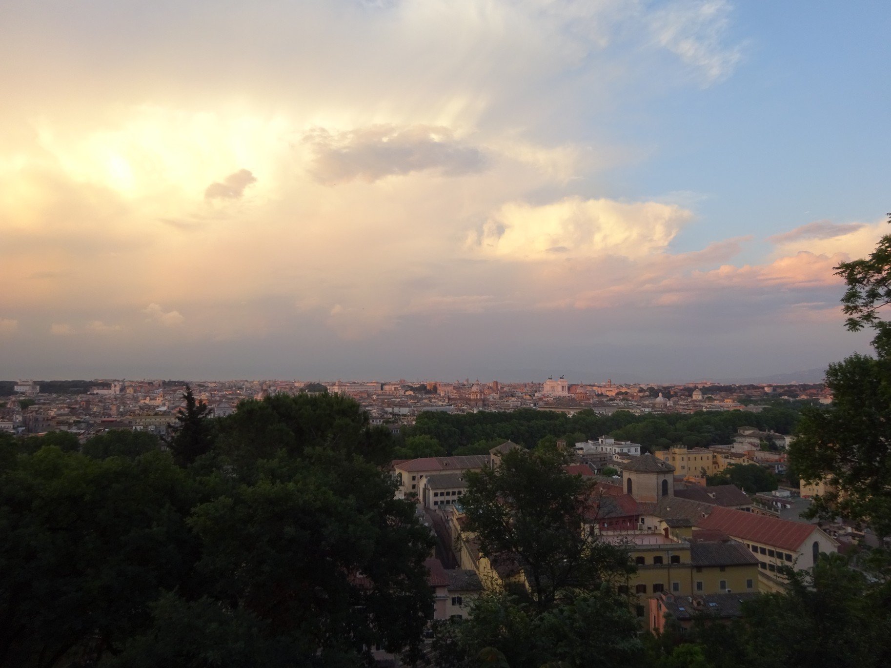 Řím potřetí a město na pravém břehu řeky (Faro del Gianicolo, Terrazza del Gianicolo, Monumento a Giuseppe Garibaldi, Mausoleo Ossario Garibaldino, San Pietro in Montorio, San Crisogono, Basilica di Santa Maria v Trastevere, Sant´Egidio, Ponte Sinto)