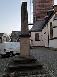 Válečný památník u kostela St. Kilian und Georg