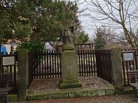 Svatý Jan Nepomucký u kostela sv. Martina ve Slatiňanech