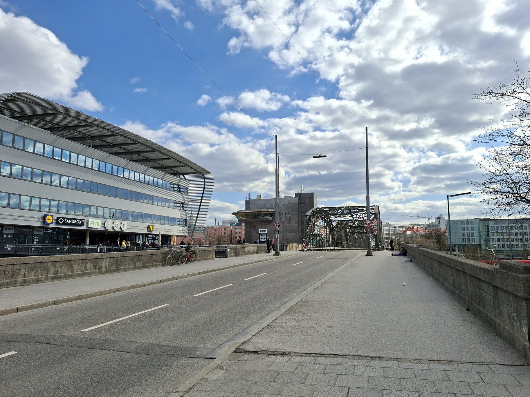 Obrázky z neněmeckého Mnichova a most Hackerbrücke