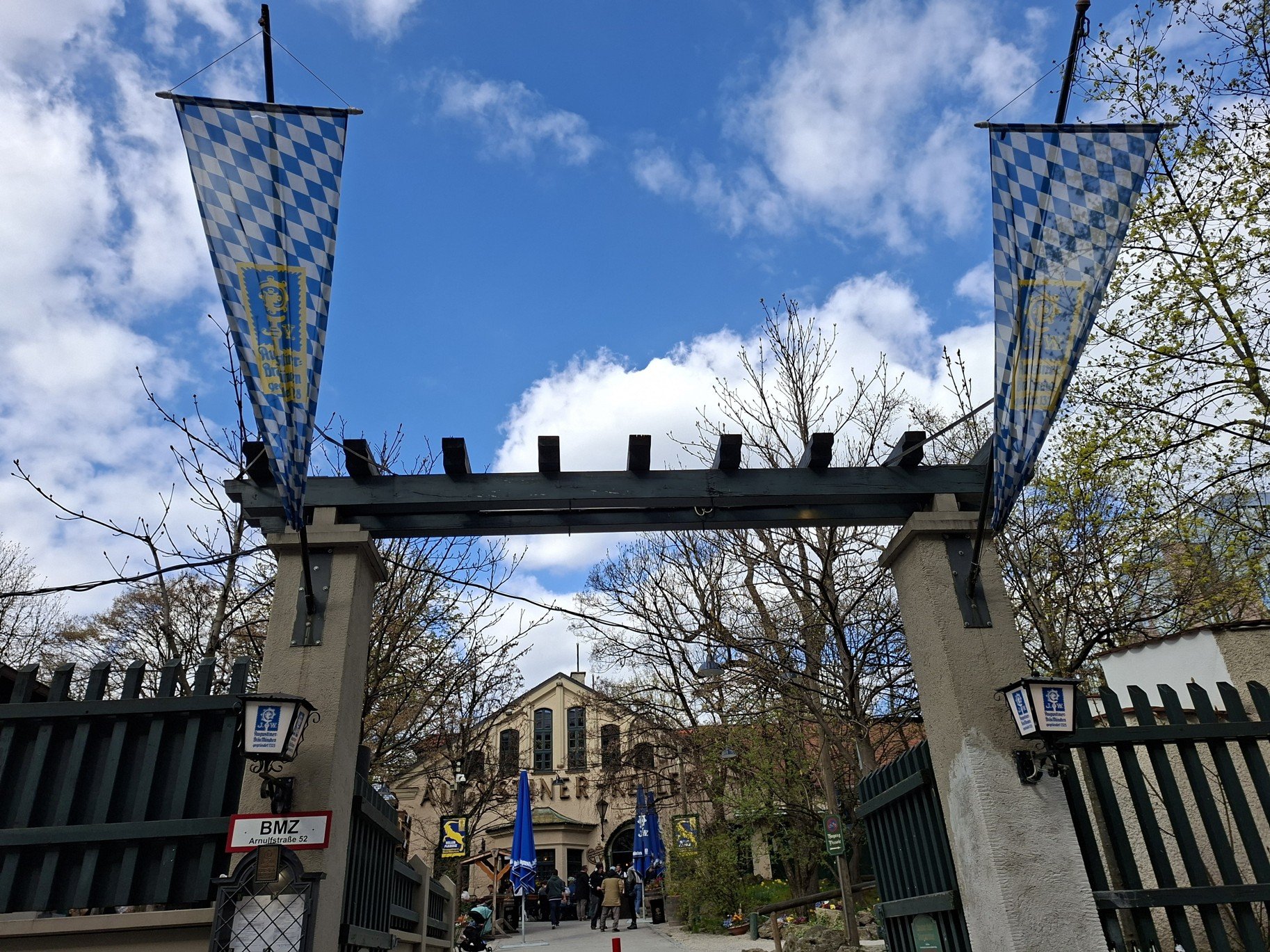 Obrázky z neněmeckého Mnichova a restaurace Augustiner-Keller