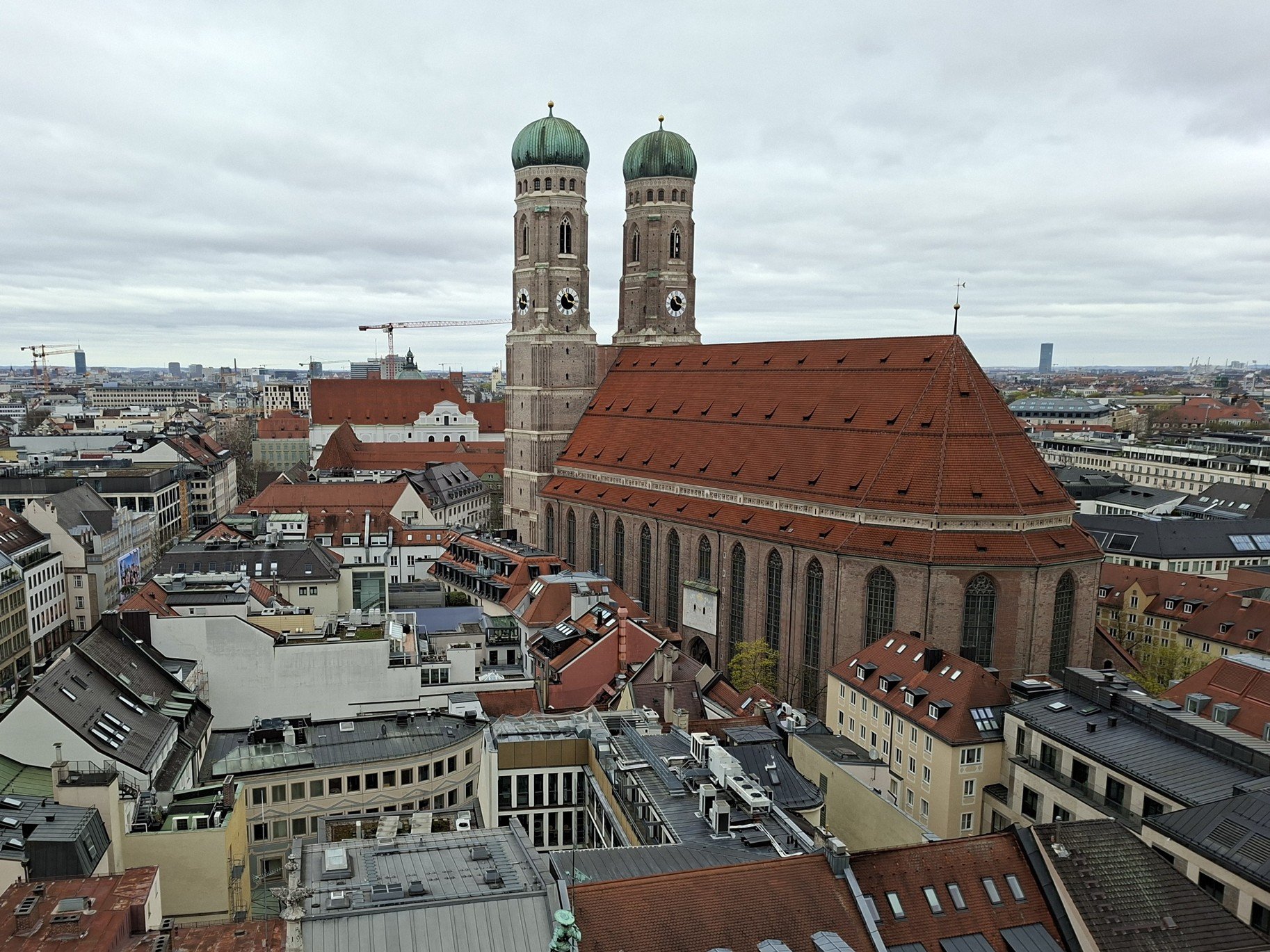 Obrázky z neněmeckého Mnichova a vyhlídková věž Frauenkirche