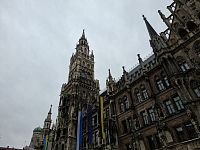 Obrázky z neněmeckého Mnichova a Drak Wurmeck na rohu nové radnice